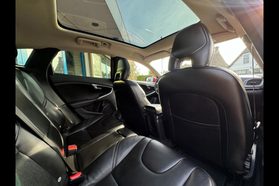 Volvo V40 2.0 D2 Nordic+ 2018 AUT NAVI LEDER Trekh EXPORT