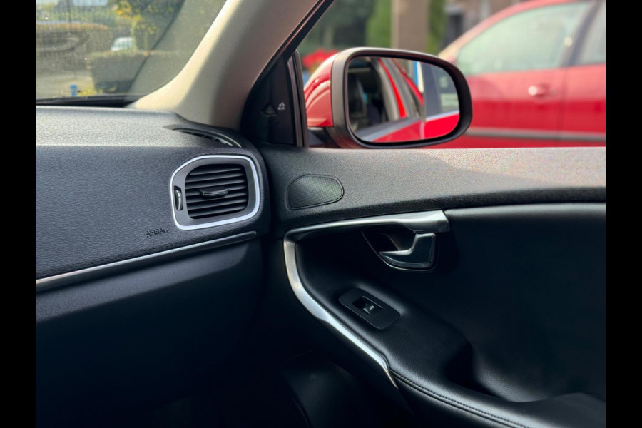 Volvo V40 2.0 D2 Nordic+ 2018 AUT NAVI LEDER Trekh EXPORT