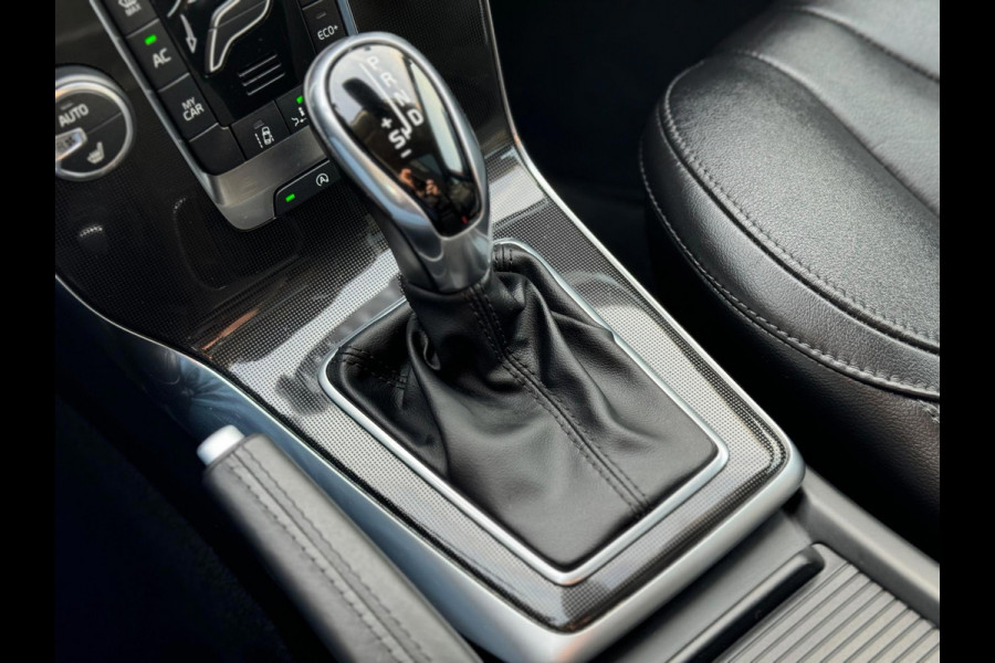 Volvo V40 2.0 D2 Nordic+ 2018 AUT NAVI LEDER Trekh EXPORT