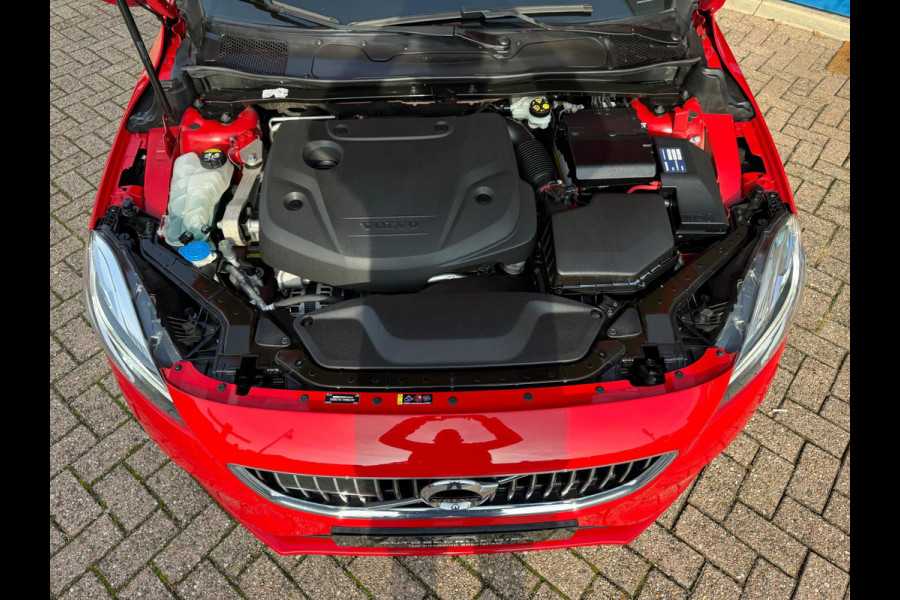 Volvo V40 2.0 D2 Nordic+ 2018 AUT NAVI LEDER Trekh EXPORT