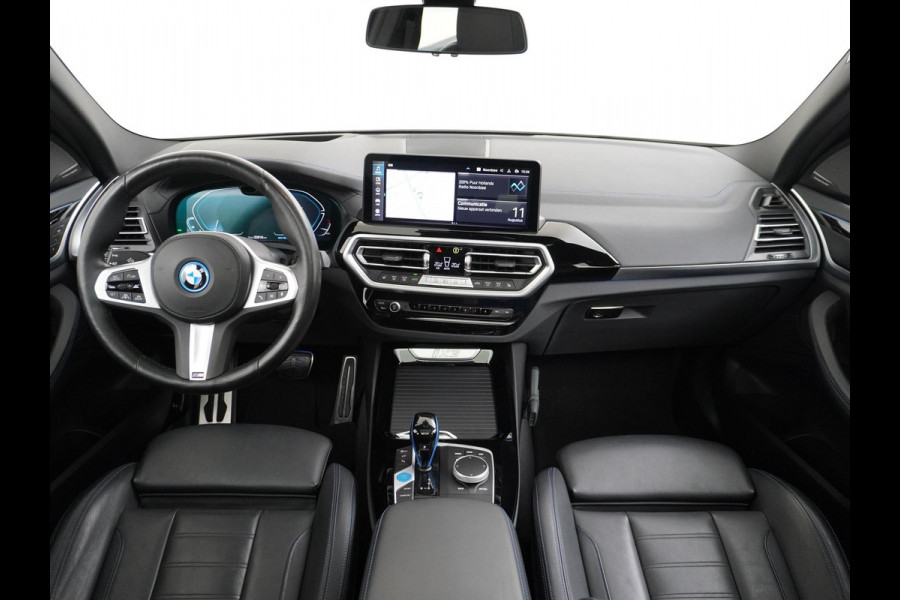 BMW iX3 High Executive 80 kWh M SPORT VAN: 46.900,- VOOR 40.877,- US HERFSTVOORDEEL: 6.023,- EURO M SPORT DEALER ONDERHOUDEN | MEGA COMPLEET (oa: DRIVING ASSIST.PROFF.-HARMAN KARDON-DODE HOEK-ELECTR.STOELEN-ADAPTIEF ONDERSTEL etc.) | RIJKLAARPIJS incl. 12mnd BOVAG