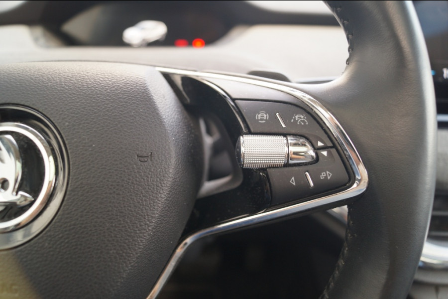 Škoda ENYAQ iV 60 180pk 62kWh -PANO-LED-NAVI-ECC-PDC-ACC-