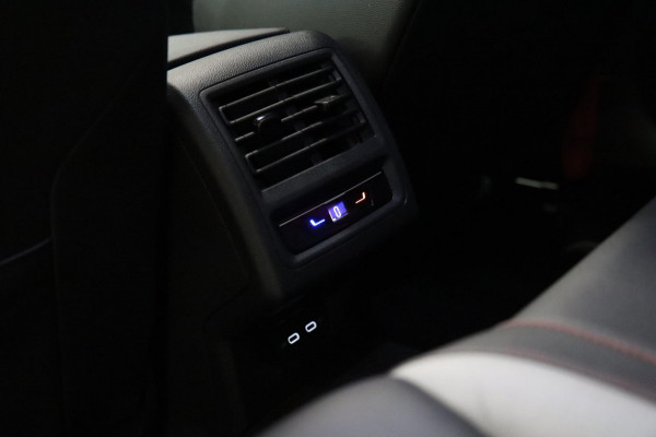 Volkswagen Golf 2.0 TSI GTI CLUBSPORT /PANO/ACC/CAM/CARPLAY/IQ-LIGHT/STOELVERWARMING/VOLL
