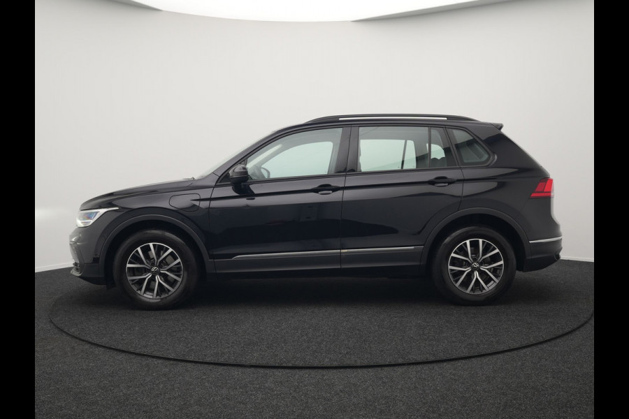 Volkswagen Tiguan eHybrid Life Edition Plug In Hybrid 245pk PHEV | Adaptive Cruise | Verwarmde Stoelen & Stuur | Lane Assist | Virtual | Navigatie | DAB |