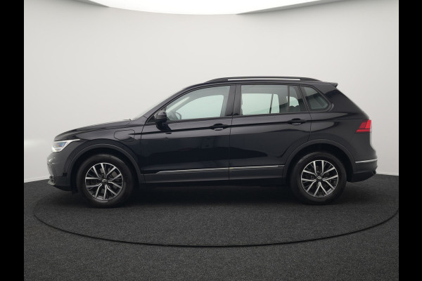 Volkswagen Tiguan eHybrid Life Edition Plug In Hybrid 245pk PHEV | Adaptive Cruise | Verwarmde Stoelen & Stuur | Lane Assist | Virtual | Navigatie | DAB |