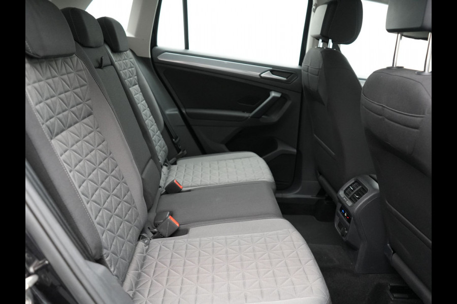 Volkswagen Tiguan eHybrid Life Edition Plug In Hybrid 245pk PHEV | Adaptive Cruise | Verwarmde Stoelen & Stuur | Lane Assist | Virtual | Navigatie | DAB |