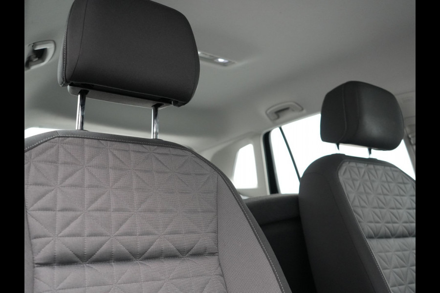 Volkswagen Tiguan eHybrid Life Edition Plug In Hybrid 245pk PHEV | Adaptive Cruise | Verwarmde Stoelen & Stuur | Lane Assist | Virtual | Navigatie | DAB |