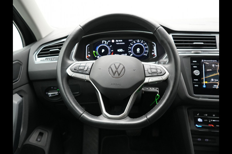 Volkswagen Tiguan eHybrid Life Edition Plug In Hybrid 245pk PHEV | Adaptive Cruise | Verwarmde Stoelen & Stuur | Lane Assist | Virtual | Navigatie | DAB |