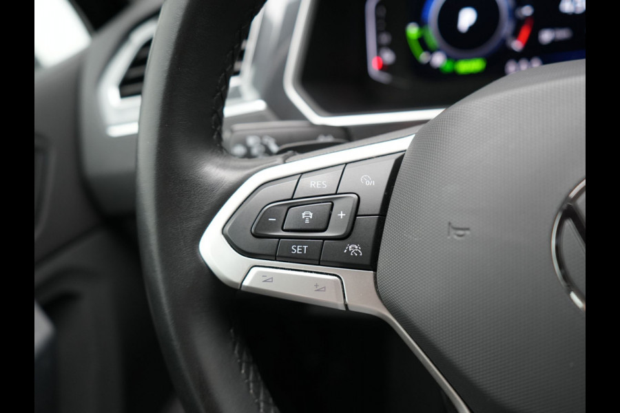 Volkswagen Tiguan eHybrid Life Edition Plug In Hybrid 245pk PHEV | Adaptive Cruise | Verwarmde Stoelen & Stuur | Lane Assist | Virtual | Navigatie | DAB |
