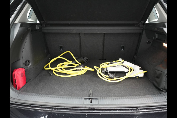 Volkswagen Tiguan eHybrid Life Edition Plug In Hybrid 245pk PHEV | Adaptive Cruise | Verwarmde Stoelen & Stuur | Lane Assist | Virtual | Navigatie | DAB |