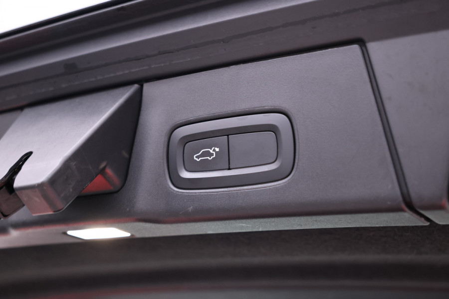 Volvo V90 2.0 T5 Momentum Leer, Trekhaak, Automaat.