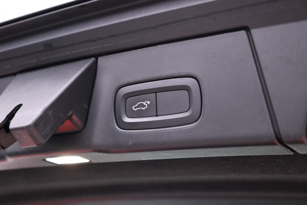 Volvo V90 2.0 T5 Momentum Leer, Trekhaak, Automaat.