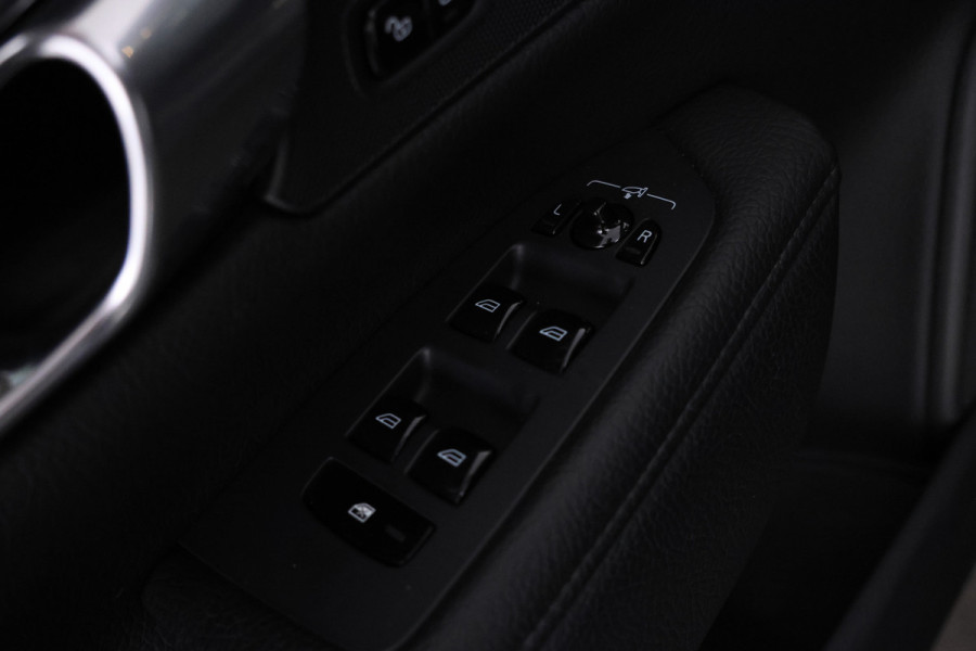 Volvo V90 2.0 T5 Momentum Leer, Trekhaak, Automaat.