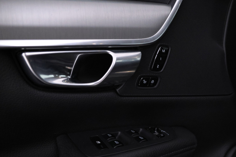 Volvo V90 2.0 T5 Momentum Leer, Trekhaak, Automaat.