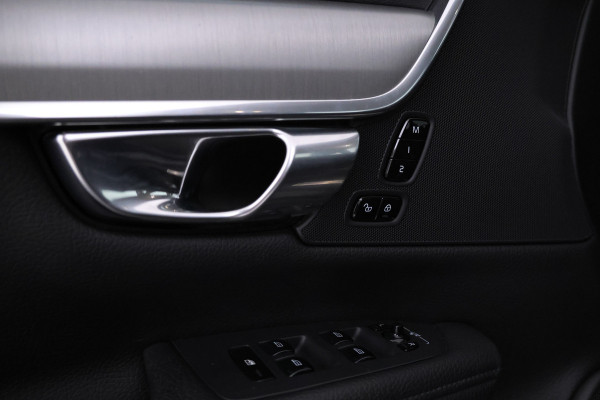 Volvo V90 2.0 T5 Momentum Leer, Trekhaak, Automaat.