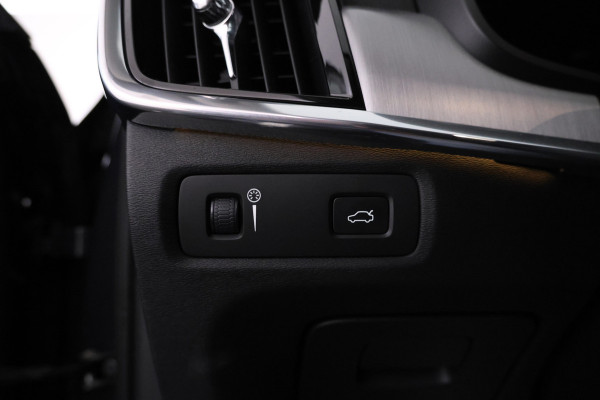 Volvo V90 2.0 T5 Momentum Leer, Trekhaak, Automaat.