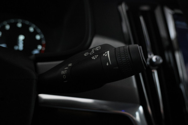 Volvo V90 2.0 T5 Momentum Leer, Trekhaak, Automaat.
