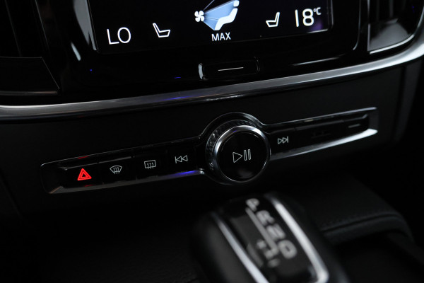 Volvo V90 2.0 T5 Momentum Leer, Trekhaak, Automaat.