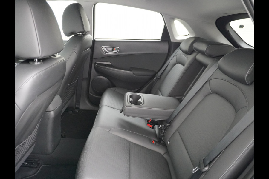 Hyundai Kona EV 64kWh 204pk Premium Leer Head-Up Display Apple Carplay Android Navi Camera Elektr.Stoelen+Verwarmd Adaptive Cruise/Stop&Go Ze Pdc Subwoofer Bluetooth Dodehoek detector Privacy Glas Rijstrooksensor