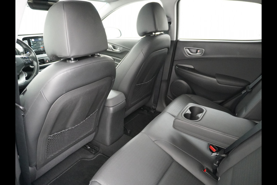 Hyundai Kona EV 64kWh 204pk Premium Leer Head-Up Display Apple Carplay Android Navi Camera Elektr.Stoelen+Verwarmd Adaptive Cruise/Stop&Go Ze Pdc Subwoofer Bluetooth Dodehoek detector Privacy Glas Rijstrooksensor