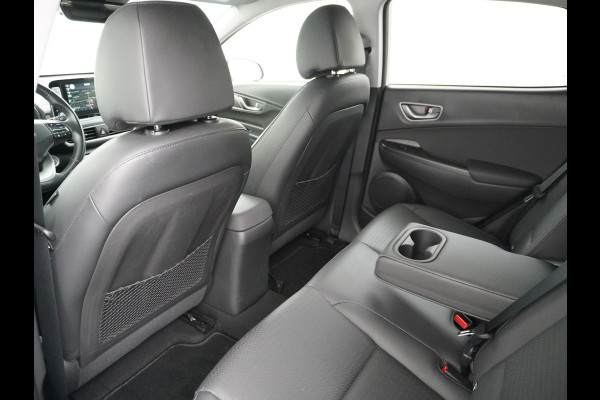 Hyundai Kona EV 64kWh 204pk Premium Leer Head-Up Display Apple Carplay Android Navi Camera Elektr.Stoelen+Verwarmd Adaptive Cruise/Stop&Go Ze Pdc Subwoofer Bluetooth Dodehoek detector Privacy Glas Rijstrooksensor