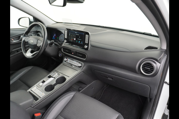 Hyundai Kona EV 64kWh 204pk Premium Leer Head-Up Display Apple Carplay Android Navi Camera Elektr.Stoelen+Verwarmd Adaptive Cruise/Stop&Go Ze Pdc Subwoofer Bluetooth Dodehoek detector Privacy Glas Rijstrooksensor
