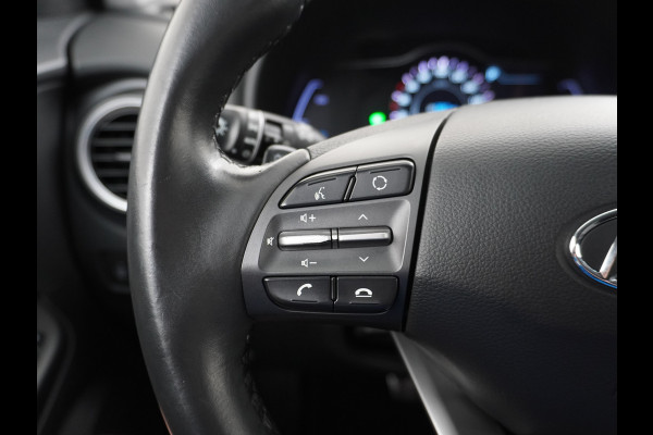 Hyundai Kona EV 64kWh 204pk Premium Leer Head-Up Display Apple Carplay Android Navi Camera Elektr.Stoelen+Verwarmd Adaptive Cruise/Stop&Go Ze Pdc Subwoofer Bluetooth Dodehoek detector Privacy Glas Rijstrooksensor