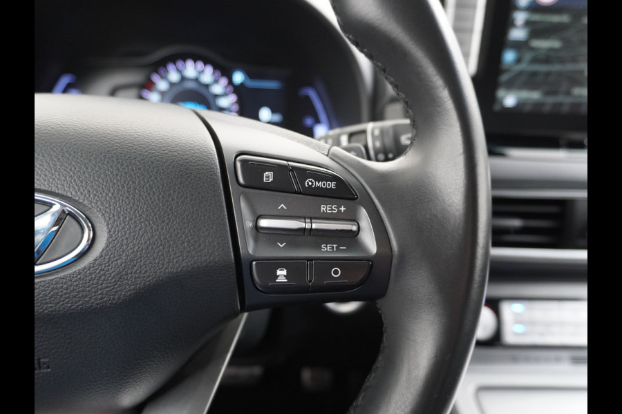 Hyundai Kona EV 64kWh 204pk Premium Leer Head-Up Display Apple Carplay Android Navi Camera Elektr.Stoelen+Verwarmd Adaptive Cruise/Stop&Go Ze Pdc Subwoofer Bluetooth Dodehoek detector Privacy Glas Rijstrooksensor