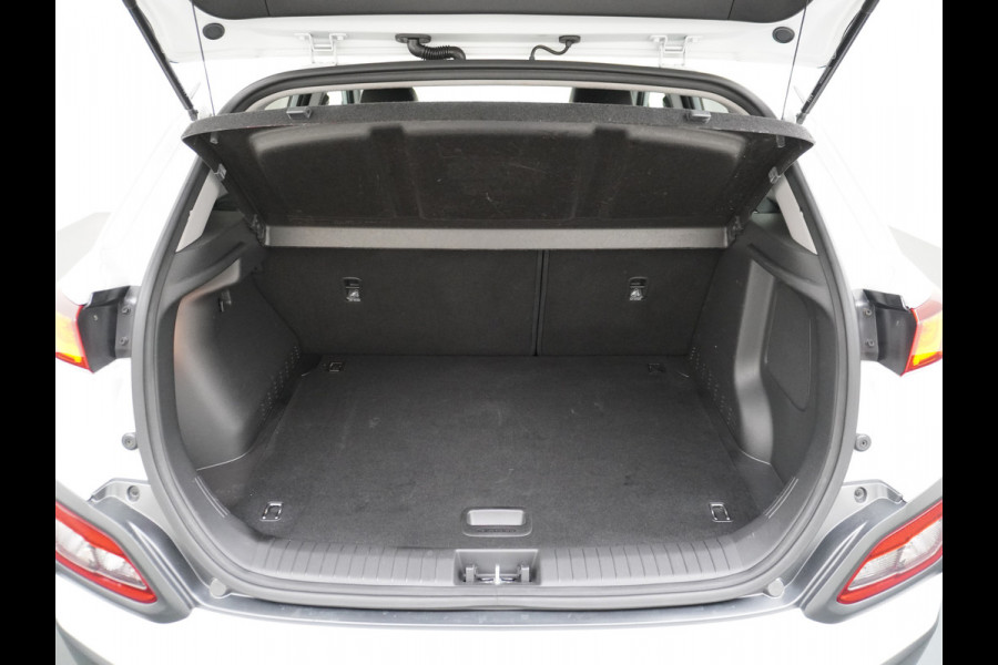 Hyundai Kona EV 64kWh 204pk Premium Leer Head-Up Display Apple Carplay Android Navi Camera Elektr.Stoelen+Verwarmd Adaptive Cruise/Stop&Go Ze Pdc Subwoofer Bluetooth Dodehoek detector Privacy Glas Rijstrooksensor