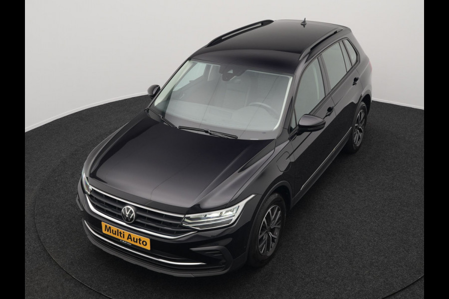 Volkswagen Tiguan eHybrid Life Edition Plug In Hybrid 245pk PHEV | Adaptive Cruise | Verwarmde Stoelen & Stuur | Lane Assist | Virtual | Navigatie | DAB |