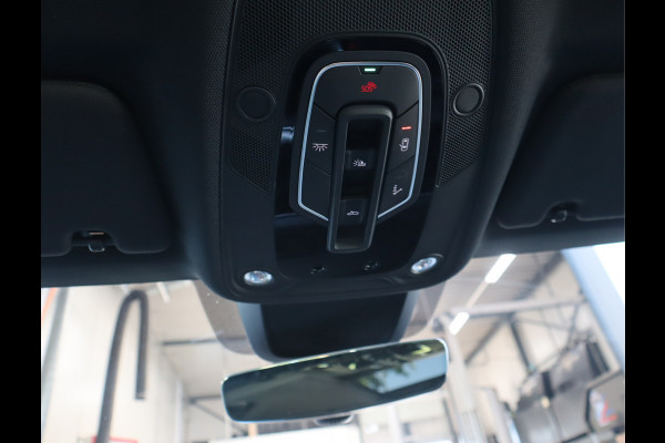 Audi e-tron 50 quattro Business edition Plus 71 kWh / Panoramadak / Sportstoelen