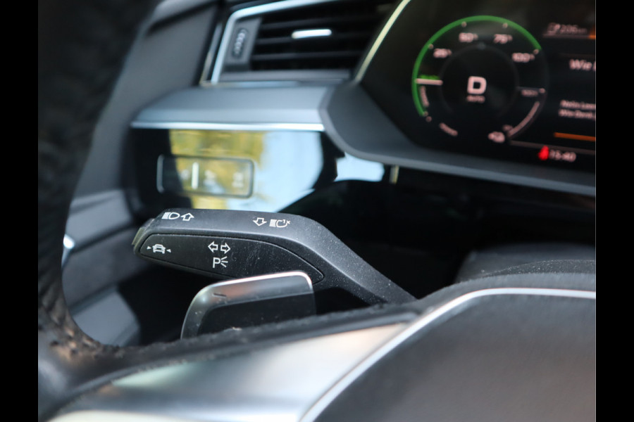 Audi e-tron 50 quattro Business edition Plus 71 kWh / Panoramadak / Sportstoelen