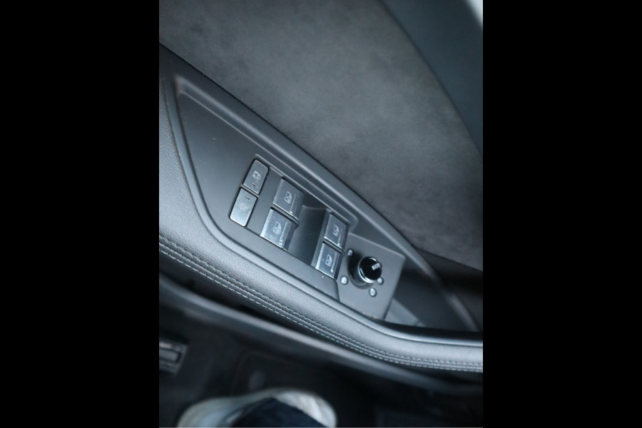 Audi e-tron 50 quattro Business edition Plus 71 kWh / Panoramadak / Sportstoelen