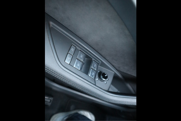 Audi e-tron 50 quattro Business edition Plus 71 kWh / Panoramadak / Sportstoelen