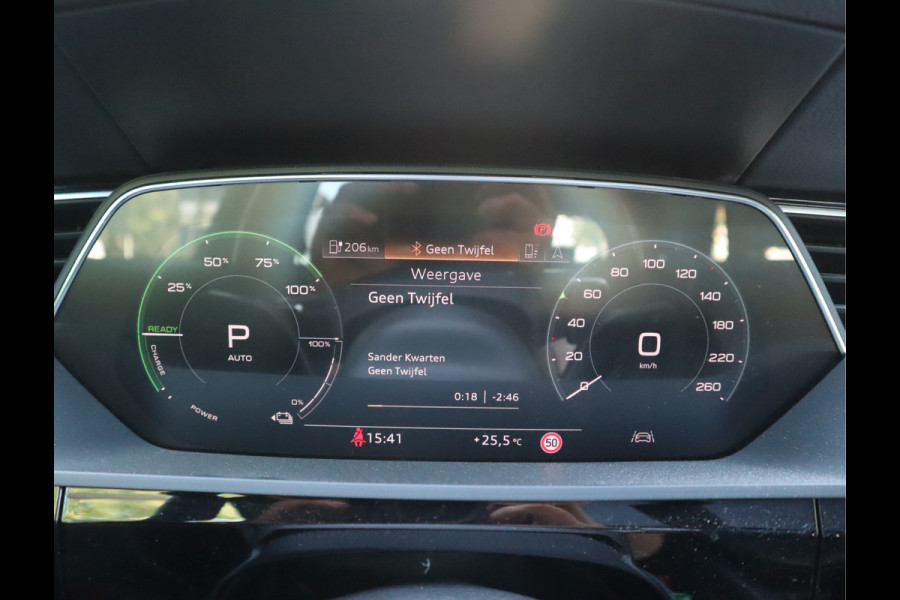 Audi e-tron 50 quattro Business edition Plus 71 kWh / Panoramadak / Sportstoelen