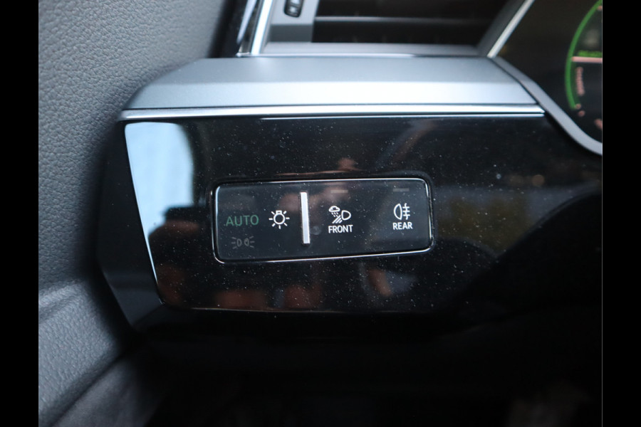 Audi e-tron 50 quattro Business edition Plus 71 kWh / Panoramadak / Sportstoelen