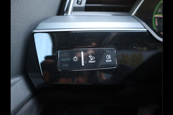 Audi e-tron 50 quattro Business edition Plus 71 kWh / Panoramadak / Sportstoelen