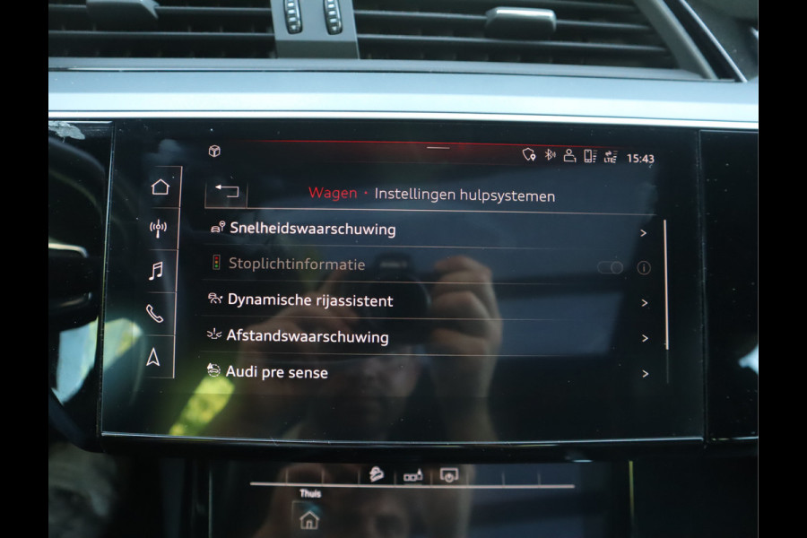 Audi e-tron 50 quattro Business edition Plus 71 kWh / Panoramadak / Sportstoelen