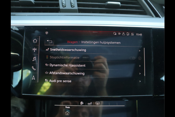 Audi e-tron 50 quattro Business edition Plus 71 kWh / Panoramadak / Sportstoelen