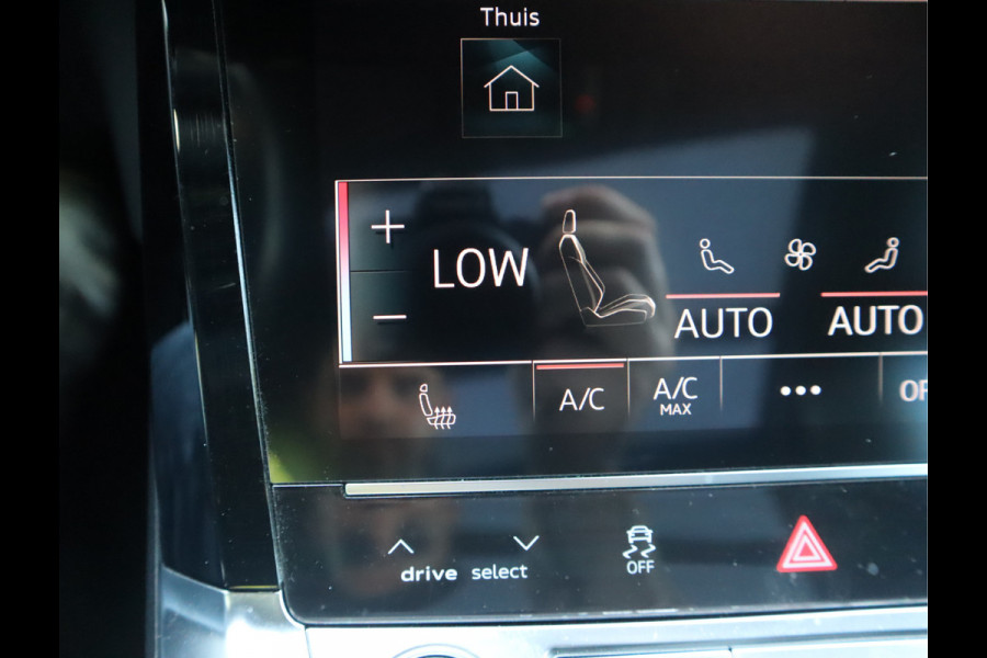 Audi e-tron 50 quattro Business edition Plus 71 kWh / Panoramadak / Sportstoelen