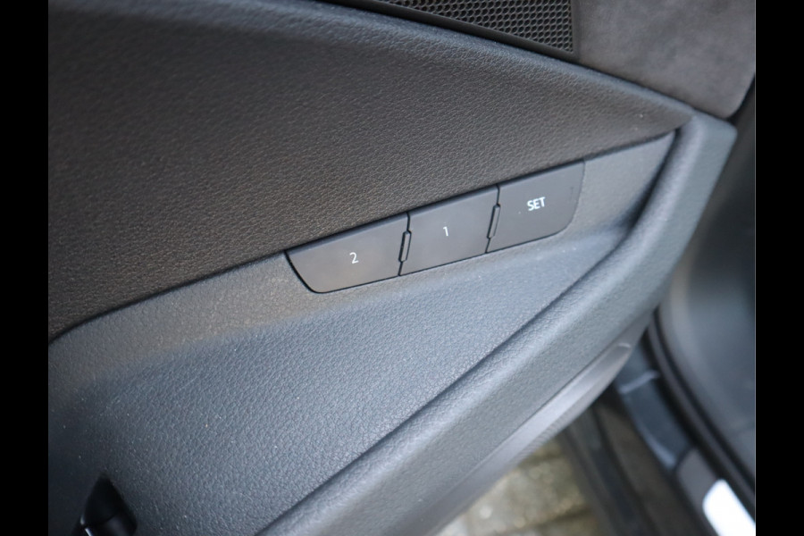 Audi e-tron 50 quattro Business edition Plus 71 kWh / Panoramadak / Sportstoelen