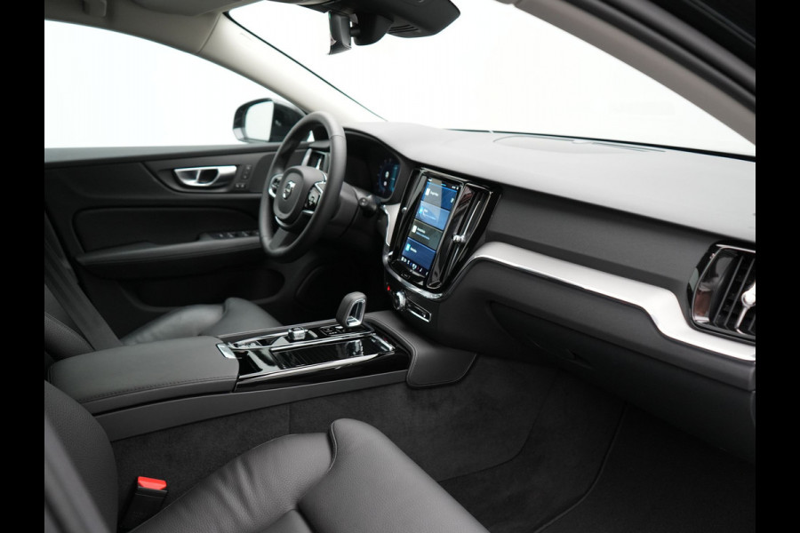 Volvo V60 T6 Plus Dark AWD Plug In Hybrid 340pk Dealer O.H PHEV | Trekhaak Af Fabriek | Adaptive Cruise | Camera | Lederen Sportstoelen Memory & Verwarmd | Google Assistant & Maps | Apple Carplay | Pilot Assist | Blis | Virtual | Navigatie | DAB |