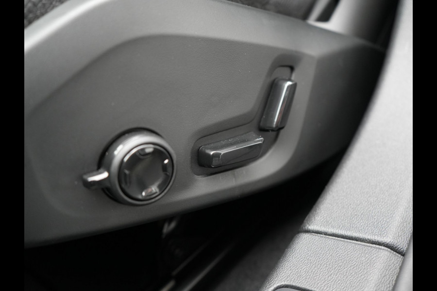 Volvo V60 T6 Plus Dark AWD Plug In Hybrid 340pk Dealer O.H PHEV | Trekhaak Af Fabriek | Adaptive Cruise | Camera | Lederen Sportstoelen Memory & Verwarmd | Google Assistant & Maps | Apple Carplay | Pilot Assist | Blis | Virtual | Navigatie | DAB |