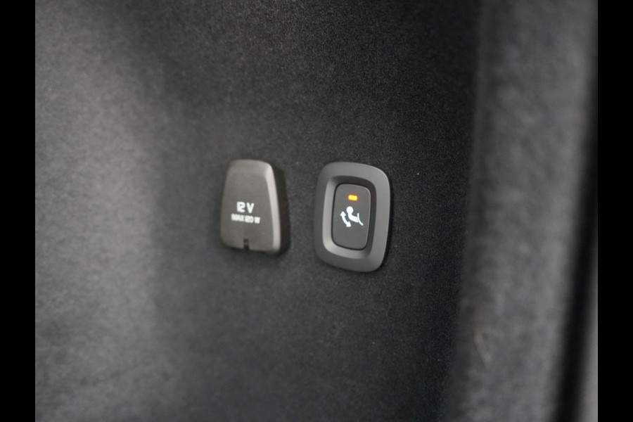 Volvo V60 T6 Plus Dark AWD Plug In Hybrid 340pk Dealer O.H PHEV | Trekhaak Af Fabriek | Adaptive Cruise | Camera | Lederen Sportstoelen Memory & Verwarmd | Google Assistant & Maps | Apple Carplay | Pilot Assist | Blis | Virtual | Navigatie | DAB |