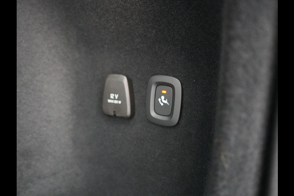 Volvo V60 T6 Plus Dark AWD Plug In Hybrid 340pk Dealer O.H PHEV | Trekhaak Af Fabriek | Adaptive Cruise | Camera | Lederen Sportstoelen Memory & Verwarmd | Google Assistant & Maps | Apple Carplay | Pilot Assist | Blis | Virtual | Navigatie | DAB |