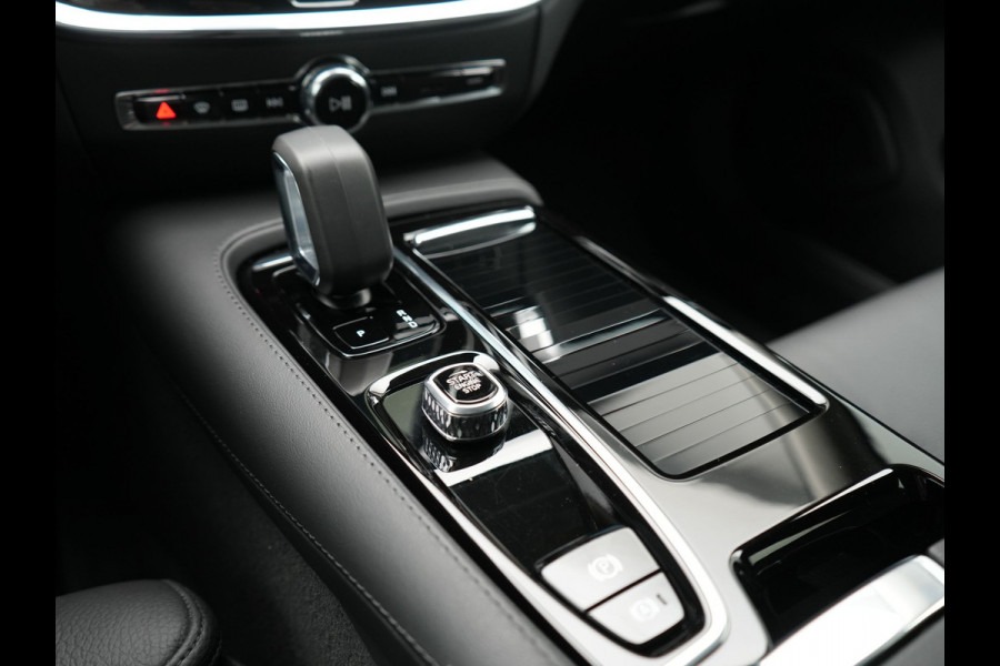 Volvo V60 T6 Plus Dark AWD Plug In Hybrid 340pk Dealer O.H PHEV | Trekhaak Af Fabriek | Adaptive Cruise | Camera | Lederen Sportstoelen Memory & Verwarmd | Google Assistant & Maps | Apple Carplay | Pilot Assist | Blis | Virtual | Navigatie | DAB |