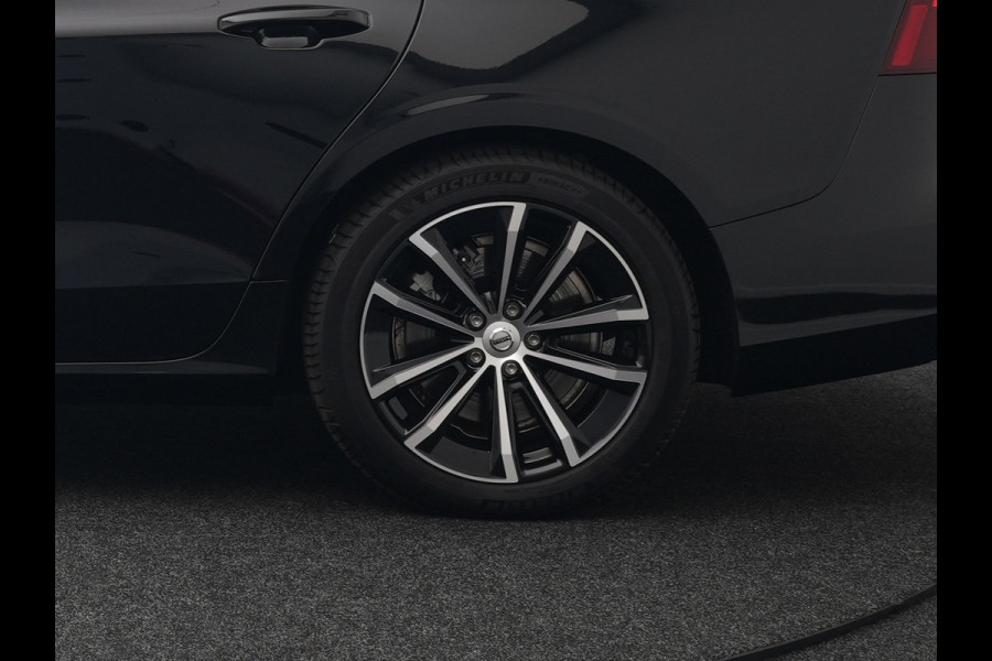 Volvo V60 T6 Plus Dark AWD Plug In Hybrid 340pk Dealer O.H PHEV | Trekhaak Af Fabriek | Adaptive Cruise | Camera | Lederen Sportstoelen Memory & Verwarmd | Google Assistant & Maps | Apple Carplay | Pilot Assist | Blis | Virtual | Navigatie | DAB |