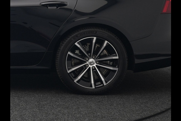 Volvo V60 T6 Plus Dark AWD Plug In Hybrid 340pk Dealer O.H PHEV | Trekhaak Af Fabriek | Adaptive Cruise | Camera | Lederen Sportstoelen Memory & Verwarmd | Google Assistant & Maps | Apple Carplay | Pilot Assist | Blis | Virtual | Navigatie | DAB |