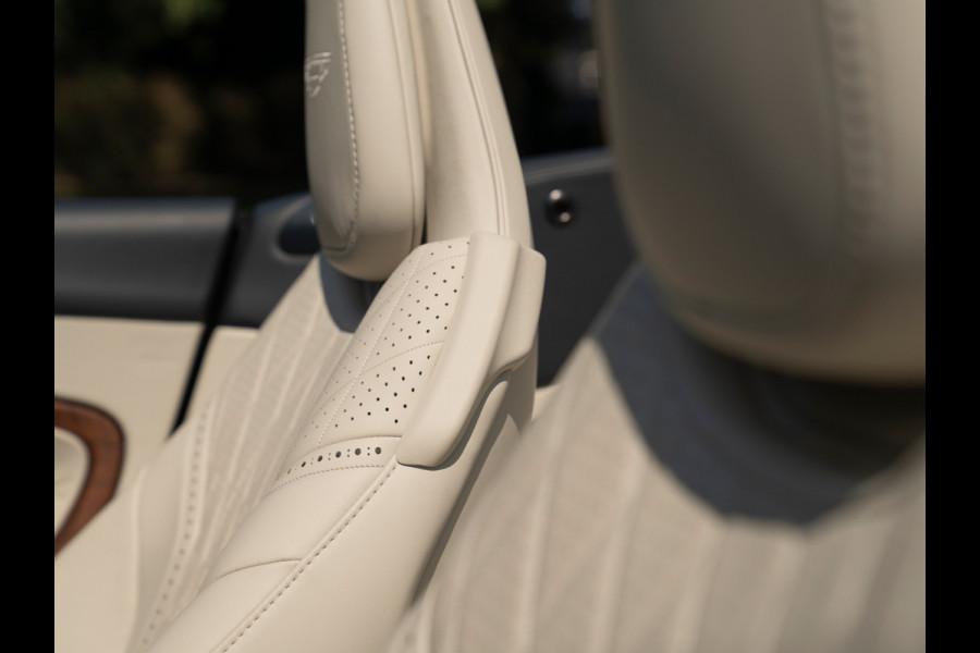 Aston Martin DB12 Volante 4.0 V8 | Ultramarine | B&W audio | Subliem!