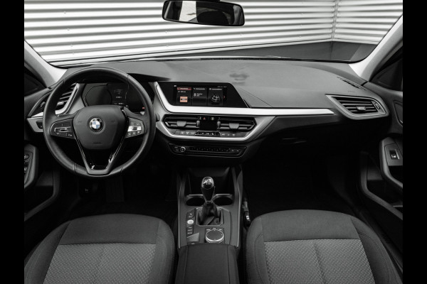 BMW 1-serie 116i - 6192km!! - DAB - Active Guard Plus - PDC voor+achter